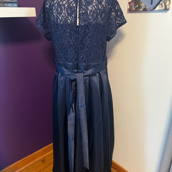 SLNY Plus Sized Tea Length Gown - Picture 7 of 10